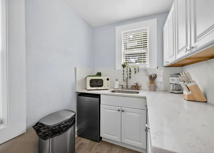 Unit 8 Charming Hideaway Pensacola