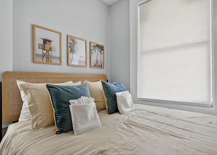 Unit 8 Charming Hideaway * Pensacola