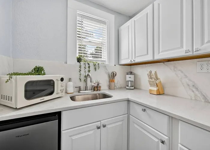 Unit 8 Charming Hideaway Country house